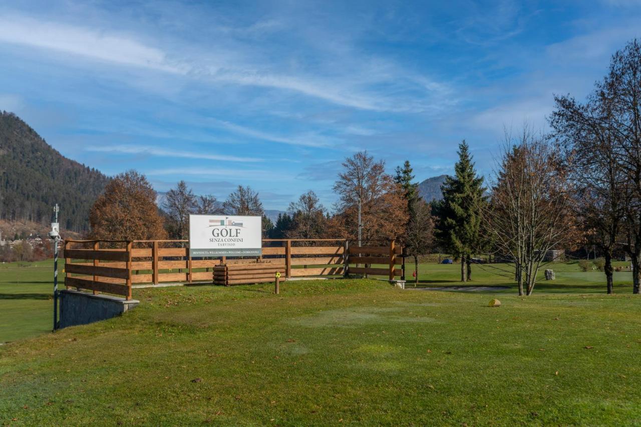 Golf View Apt With Parking And Mountain View! Leilighet Tarvisio Eksteriør bilde